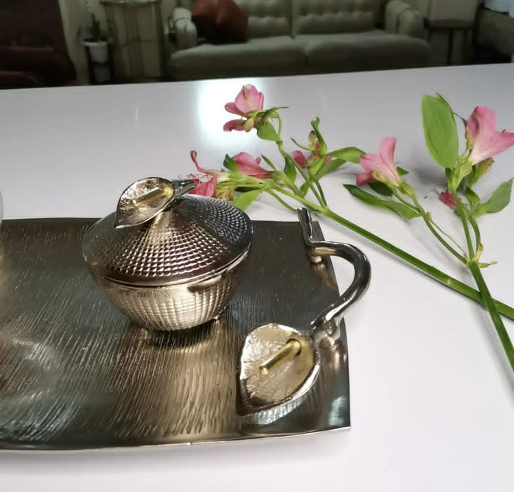 قندان قندون نقل خوری بدون پایه آلیاژی لیلیوم شیپور گلایل ( 2 رنگ طلایی و نقره ای )