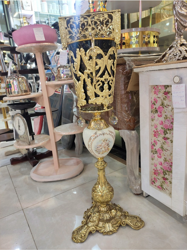 سطل و جا دستمال کنار سالنی بزرگ حباب دار ( موجود در دو رنگ طلایی و نقره ای )