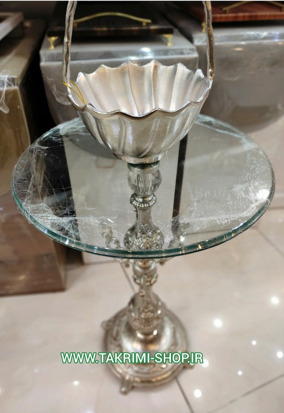 میز تلفن یا میز خاطره نقلی کنار سالنی ( طلایی و نقره ای )