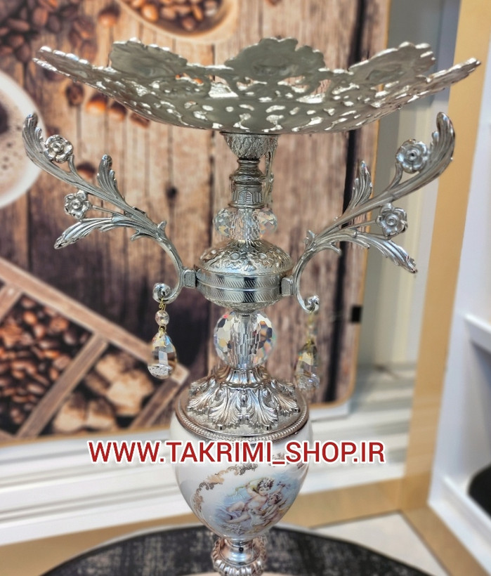 میز بار میوه خوری ایستاده کنار سالنی سلطنتی ( با ظرف میوه متوسط ) ( نقره ای و طلایی )