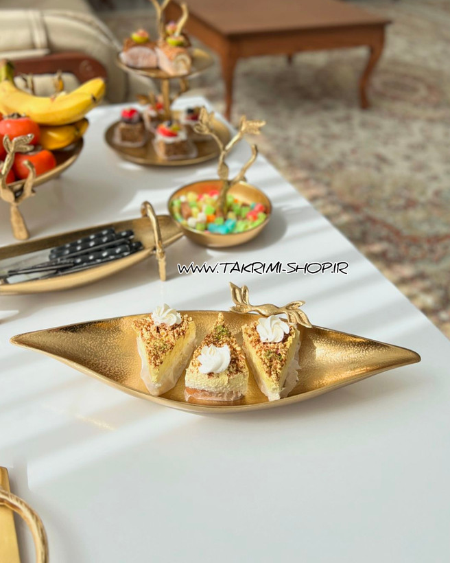 رولت خوری یا شکلات خوری یا جا کاردی جا قاشقی قایقی آلومینیومی گلبرگ طلایی ( تولیدی تکریمی شاپ )