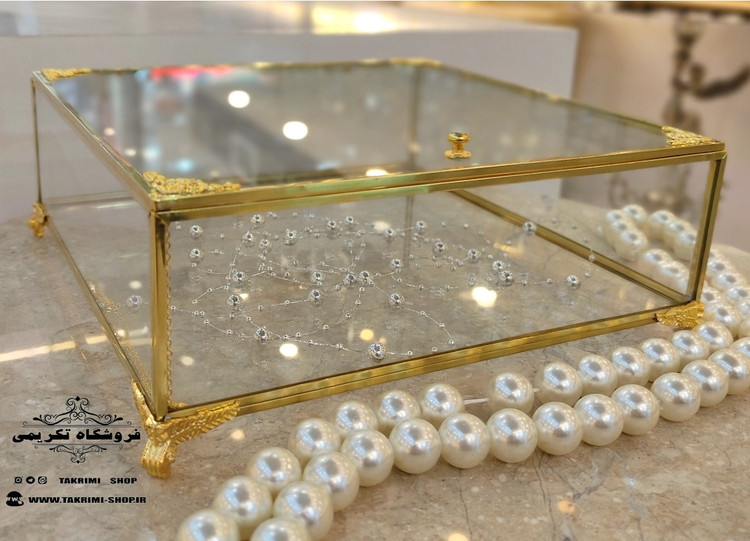 باکس شیشه ای خواستگاری ( متوسط ) خاستگاری شیرینی مینی کاپ کیک باقلوا درب دار مربع طلایی جنس شیشه ای و برنجی