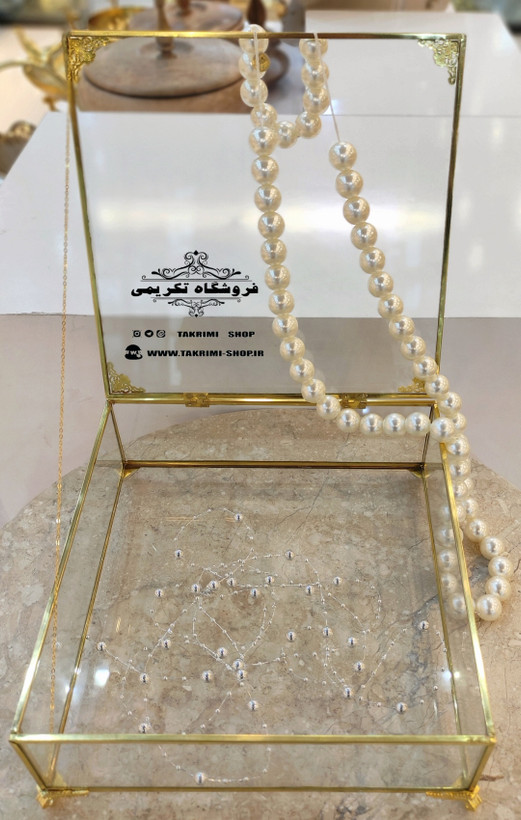 باکس شیشه ای خواستگاری ( متوسط ) خاستگاری شیرینی مینی کاپ کیک باقلوا درب دار مربع طلایی جنس شیشه ای و برنجی