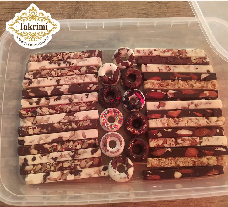 شکلات کاکائویی مغزدار ( 310 گرمی ) مغز دار ترکیبی سیگاری و گرد ( بادام هندی ،بادام ، فندق ، پسته ، گردو ، مغز تخمه )