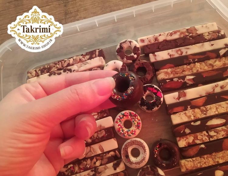 شکلات کاکائویی مغزدار ( 310 گرمی ) مغز دار ترکیبی سیگاری و گرد ( بادام هندی ،بادام ، فندق ، پسته ، گردو ، مغز تخمه )