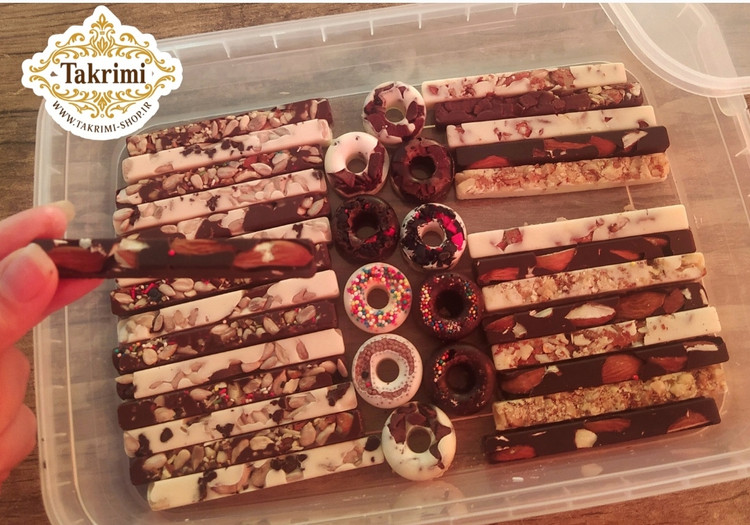 شکلات کاکائویی مغزدار ( 310 گرمی ) مغز دار ترکیبی سیگاری و گرد ( بادام هندی ،بادام ، فندق ، پسته ، گردو ، مغز تخمه )