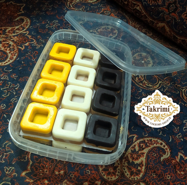 برشتوک شکلاتی ویژه ( 400 گرمی ) خوشمزه مدل مربع خانگی طبیعی ویژه تکریمی شاپ ( آرد سفید ، آرد نخود ، کره طبیعی یا روغن قنادی ( به انتخاب مشتری) ، شکلات ، پودر قند ، هل ، زنجبیل ، دارچین )