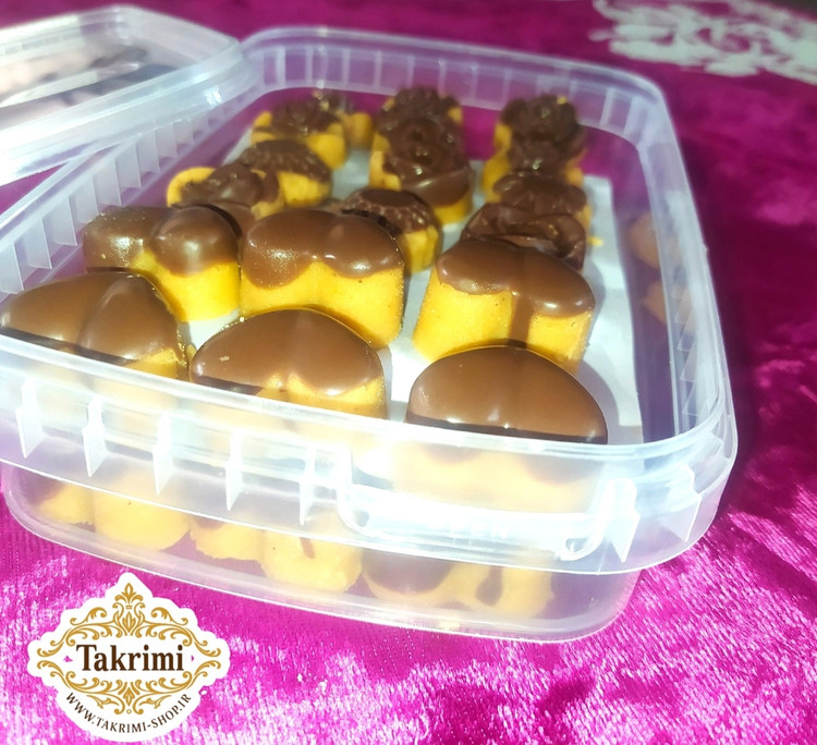 برشتوک شکلاتی ویژه ( 310 گرمی ) خوشمزه 4 مدل خانگی طبیعی ویژه تکریمی شاپ ( آرد سفید ، آرد نخود ، کره طبیعی یا روغن قنادی ( به انتخاب مشتری) ، شکلات ، پودر قند ، هل ، زنجبیل ، دارچین )