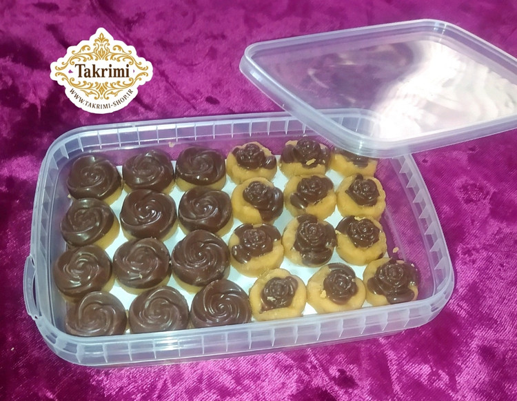 برشتوک شکلاتی ویژه ( 330 گرمی ) خوشمزه 2 مدل خانگی طبیعی ویژه تکریمی شاپ ( آرد سفید ، آرد نخود ، کره طبیعی یا روغن قنادی ( به انتخاب مشتری) ، شکلات ، پودر قند ، هل ، زنجبیل ، دارچین )