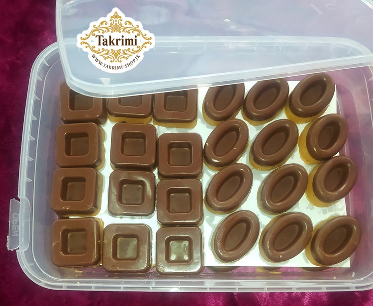 برشتوک شکلاتی ویژه ( 770 گرمی ) خوشمزه 2 مدل خانگی طبیعی ویژه تکریمی شاپ ( آرد سفید ، آرد نخود ، کره طبیعی یا روغن قنادی ( به انتخاب مشتری) ، شکلات ، پودر قند ، هل ، زنجبیل ، دارچین )