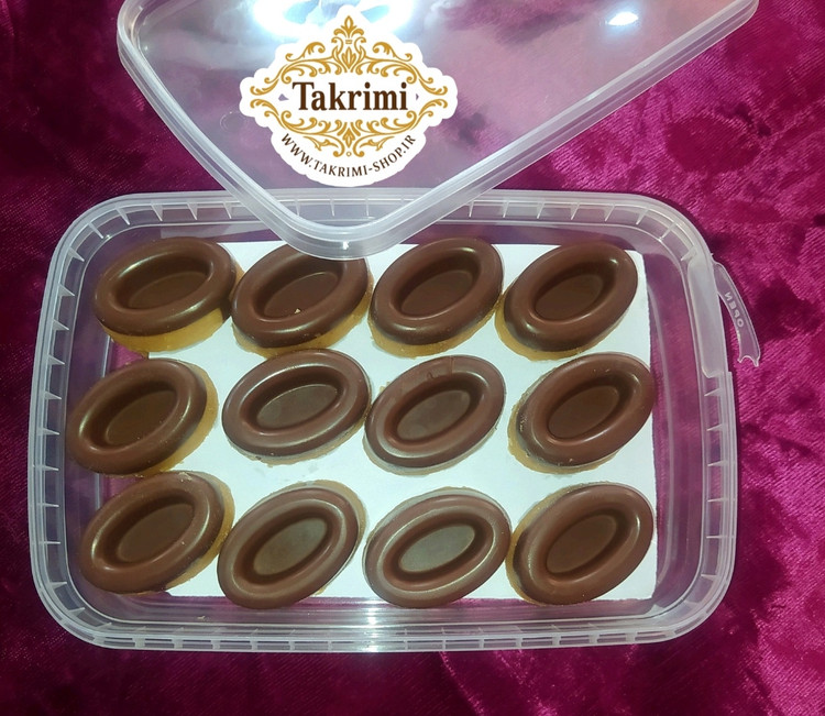 برشتوک شکلاتی ویژه ( 350 گرمی ) خوشمزه مدل بیضی خانگی طبیعی ویژه تکریمی شاپ ( آرد سفید ، آرد نخود ، کره طبیعی یا روغن قنادی ( به انتخاب مشتری) ، شکلات ، پودر قند ، هل ، زنجبیل ، دارچین )