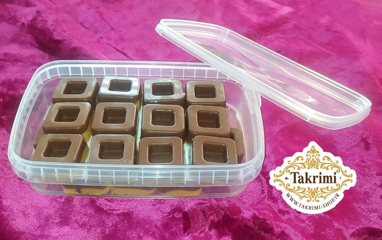 برشتوک شکلاتی ویژه ( 400 گرمی ) خوشمزه مدل مربعی خانگی طبیعی ویژه تکریمی شاپ ( آرد سفید ، آرد نخود ، کره طبیعی یا روغن قنادی ( به انتخاب مشتری) ، شکلات ، پودر قند ، هل ، زنجبیل ، دارچین )