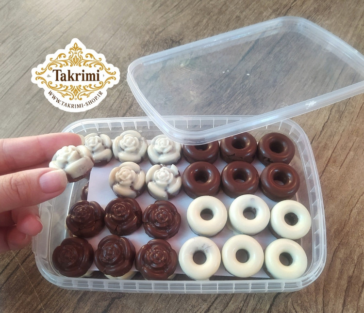 شکلات خرمایی ویژه ( 430 گرمی ) با طعم بی نظیر دارای 4 مدل خانگی طبیعی ویژه تکریمی شاپ ( خرما ، بیسکویت بدون شکر ، عسل طبیعی ، پودر کاکائو ، شکلات )