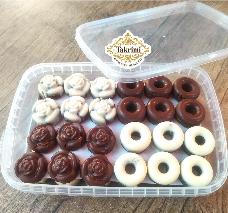 شکلات خرمایی ویژه ( 430 گرمی ) با طعم بی نظیر دارای 4 مدل خانگی طبیعی ویژه تکریمی شاپ ( خرما ، بیسکویت بدون شکر ، عسل طبیعی ، پودر کاکائو ، شکلات )