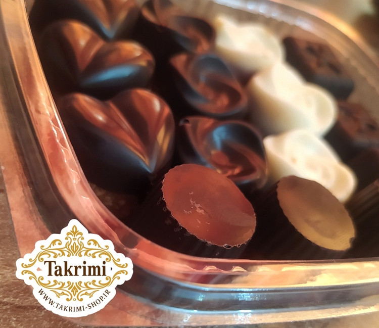 شکلات خرمایی ویژه ( 195 گرمی ) با طعم بی نظیر دارای 4 مدل خانگی طبیعی ویژه تکریمی شاپ ( خرما ، بیسکویت بدون شکر ، عسل طبیعی ، پودر کاکائو ، شکلات )