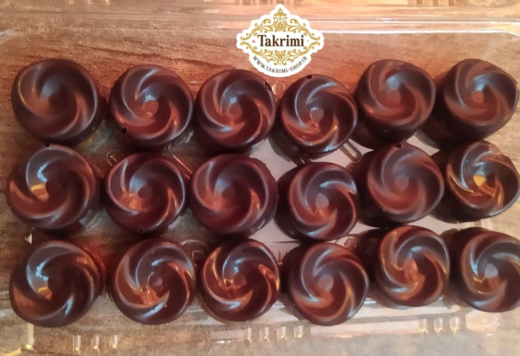 شکلات خرمایی ویژه ( 215 گرمی ) با طعم بی نظیر دارای 4 مدل خانگی طبیعی ویژه تکریمی شاپ ( خرما ، بیسکویت بدون شکر ، عسل طبیعی ، پودر کاکائو ، شکلات )