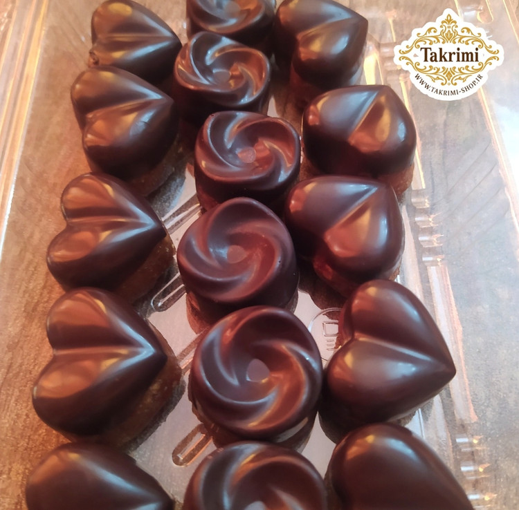 شکلات خرمایی ویژه ( 200 گرمی ) با طعم بی نظیر دارای 4 مدل خانگی طبیعی ویژه تکریمی شاپ ( خرما ، بیسکویت بدون شکر ، عسل طبیعی ، پودر کاکائو ، شکلات )