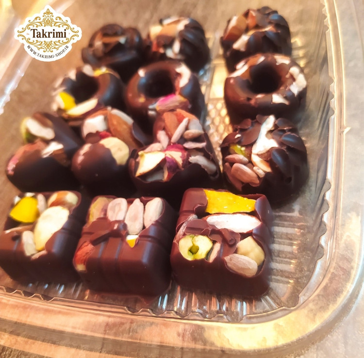 شکلات کاکائویی مغزدار ( 110 گرمی ) تکریمی شاپ ( بادام هندی ،بادام ، فندق ، پسته ، گردو ، مغز تخمه )